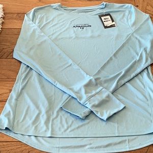 UNDERARMOUR WOMANS LONG SLEEVE TOP. NWT